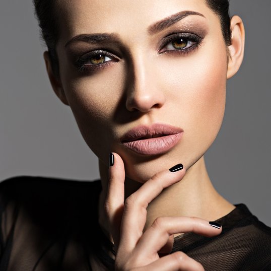 Makijaż w stylu lat 90 - smokey eye
