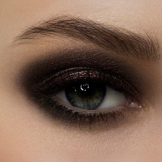 Makijaż smokey eyes