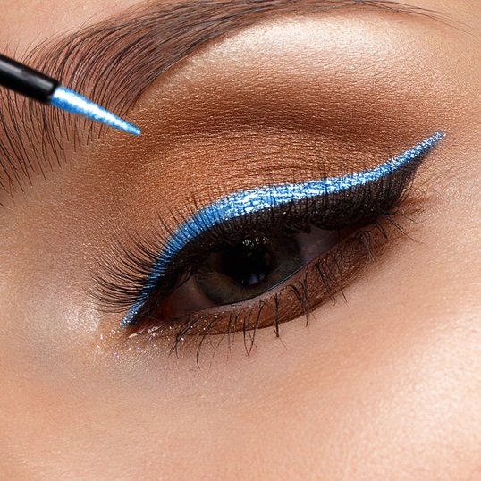 Trendy w makijażu - kolorowy eyeliner