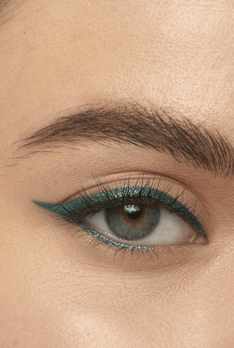 MNY Lasting Drama EU AFTER 40 Green With Envy AMBER 196