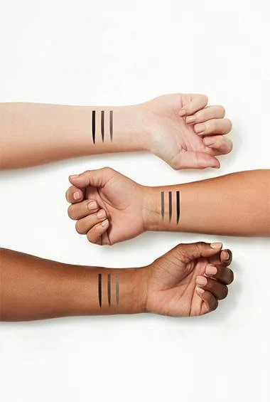 Application macro step1 Product Info Tattooliner smokey gel pencil