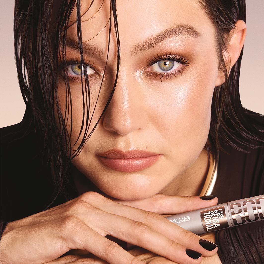 MNY Eye Mascara LS Body Mascara Model Carrousel Image4 (1)
