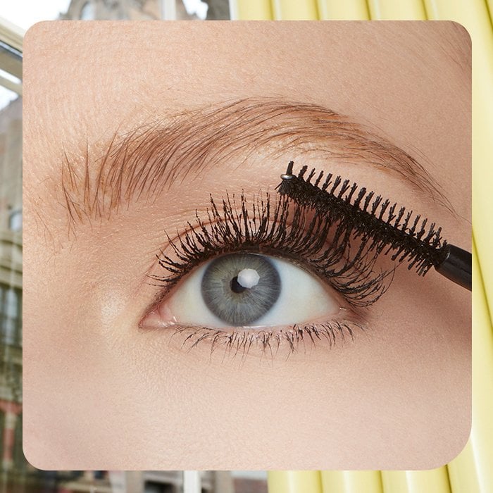 MNY Eye Mascara Colossal Bubble ATF Application2 PL 700x700 v2